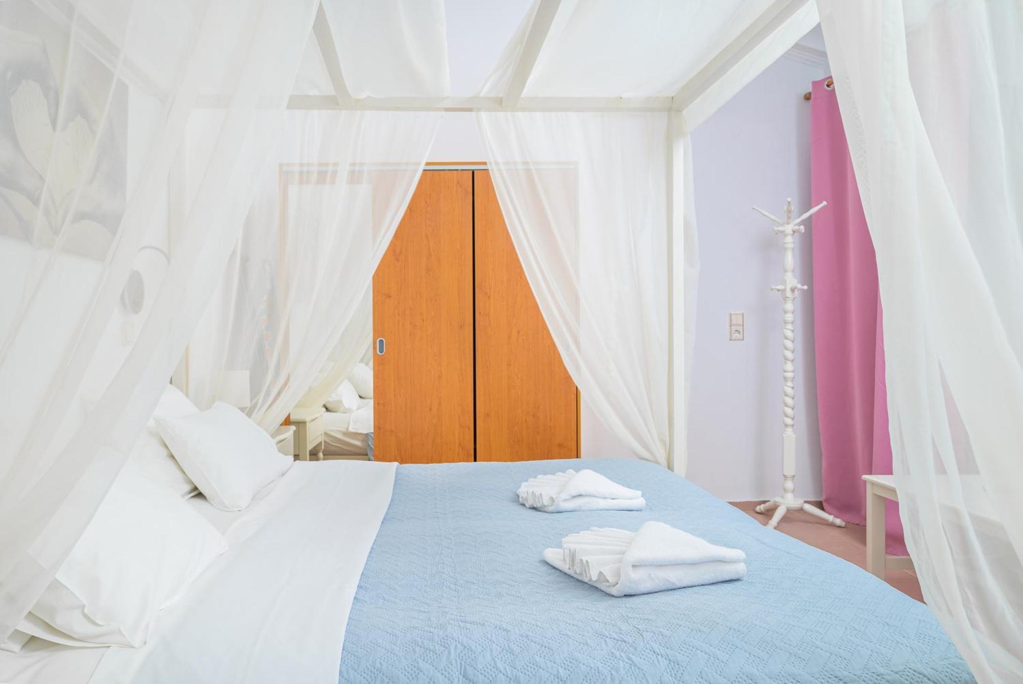 Aris Aparthotel 2*